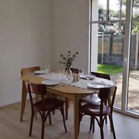New 3-min Walk To & Large Garden 度假居