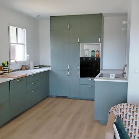 New 3-min Walk To & Large Garden *